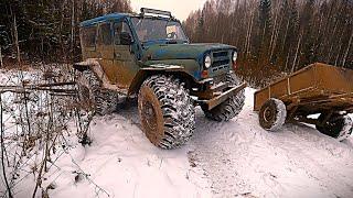 По делянкам в поисках черного металла. Достали пачку рельс из леса.