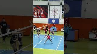 TEK ELLE KURTARIŞ YAPTI AMA YARDIM GELMEYİNCE #volleyball #shortvideo #trending #voleybol #shorts