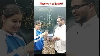 physics h ya jaadu ?  COM balance glass on plate #shorts