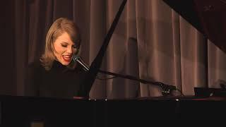 Out of the woods, live at Grammy museum.(legendado)