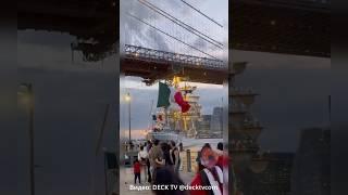 Крушение в центре Нью-Йорка, военный корабль врезался в Бруклинский мост, погибли двое из экипажа
