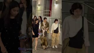 Rekha Ji arrives at #sitaarezameenpar 's premiere with Aamir #shorts #rekha #aamirkhan
