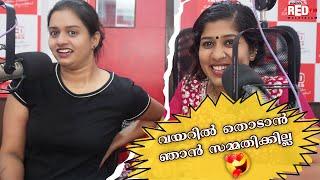 ഇവിടെ, വയറ് മുഴുവനും ഇളകി കിടക്കുവാ!! | Hello My Dear Wrong Number | Red FM Malayalam