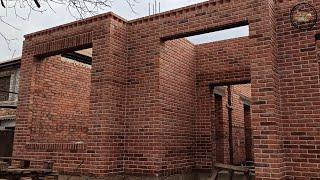 Кирпичная кладка забутовочный кирпич под белый шов.Cheap masonry under the white seam.