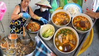 Rối bờj bánh canh cua càng cúm vì khách quá đông đứng chật hẻm