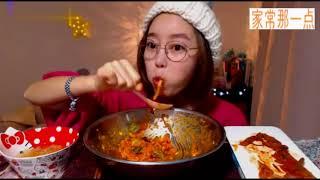 韩国大胃王吃辣椒成瘾，超辣的拌饭一勺一勺的塞，看的嘴直疼！