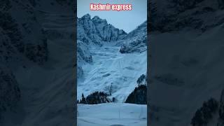 Kashmir January Mein Kaisa Dikhta Hai #trending #sonmarg #viralvideo @@Kashmirexpressshort789